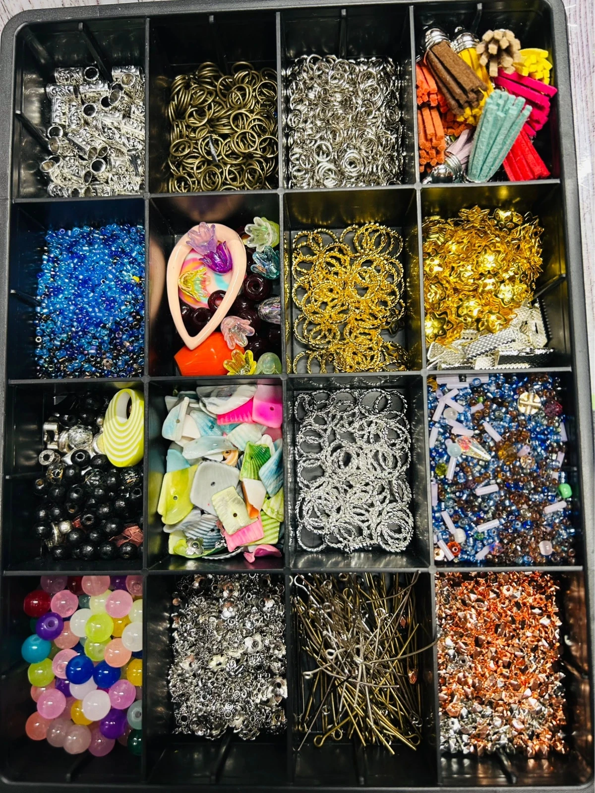 Mélange d’accessoires création de bijoux boîte incluse